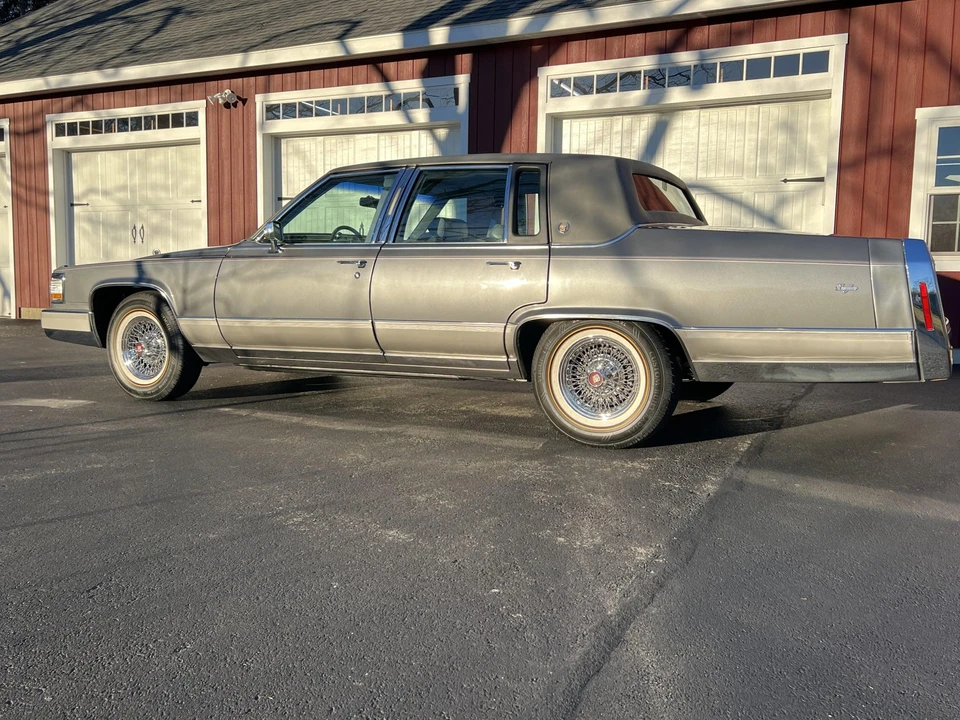 1991 Cadillac Brougham - Image 29 of 31