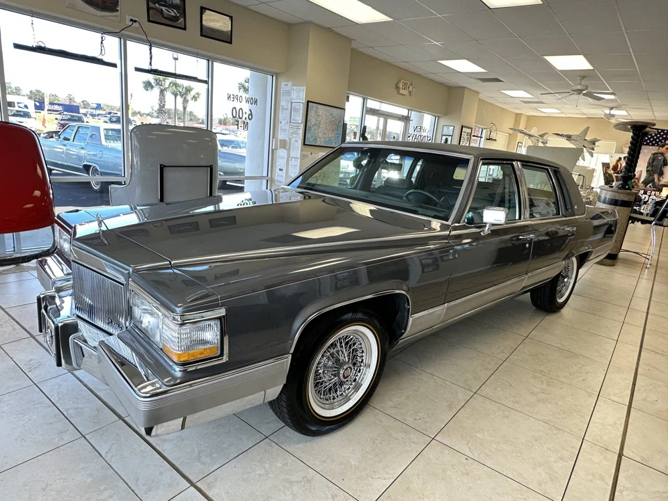 1991 Cadillac Brougham - Image 3 of 31