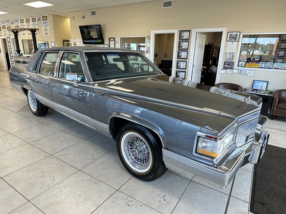 1991 Cadillac Brougham - Image 13 of 31