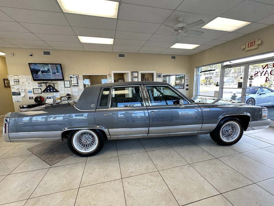 1991 Cadillac Brougham - Image 11 of 31