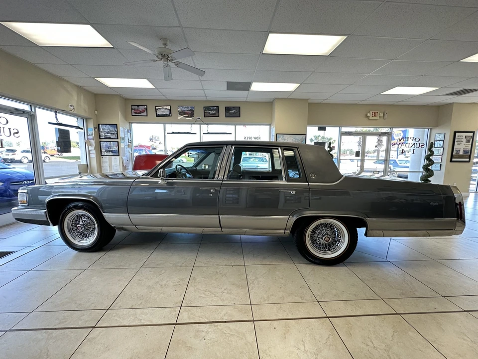 1991 Cadillac Brougham - Image 4 of 31