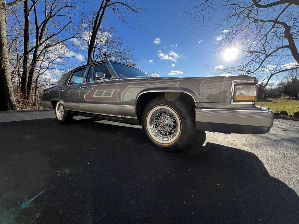 1991 Cadillac Brougham - Image 19 of 31