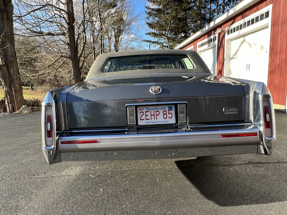 1991 Cadillac Brougham - Image 20 of 31