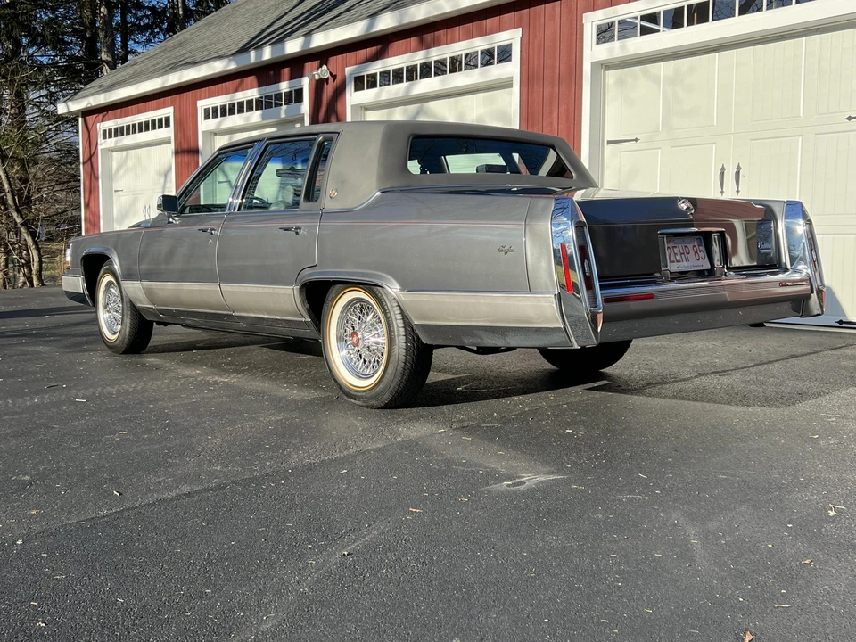 1991 Cadillac Brougham - Image 21 of 31