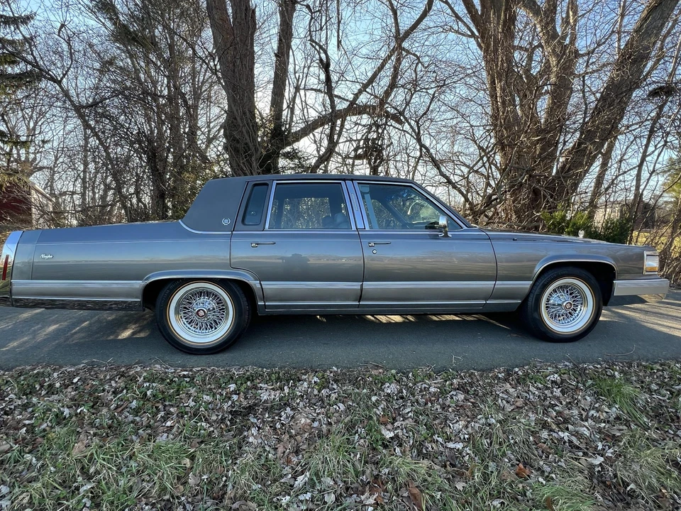 1991 Cadillac Brougham - Image 28 of 31