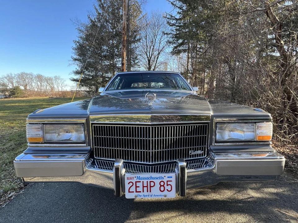 1991 Cadillac Brougham - Image 22 of 31