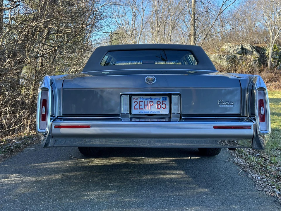 1991 Cadillac Brougham - Image 23 of 31