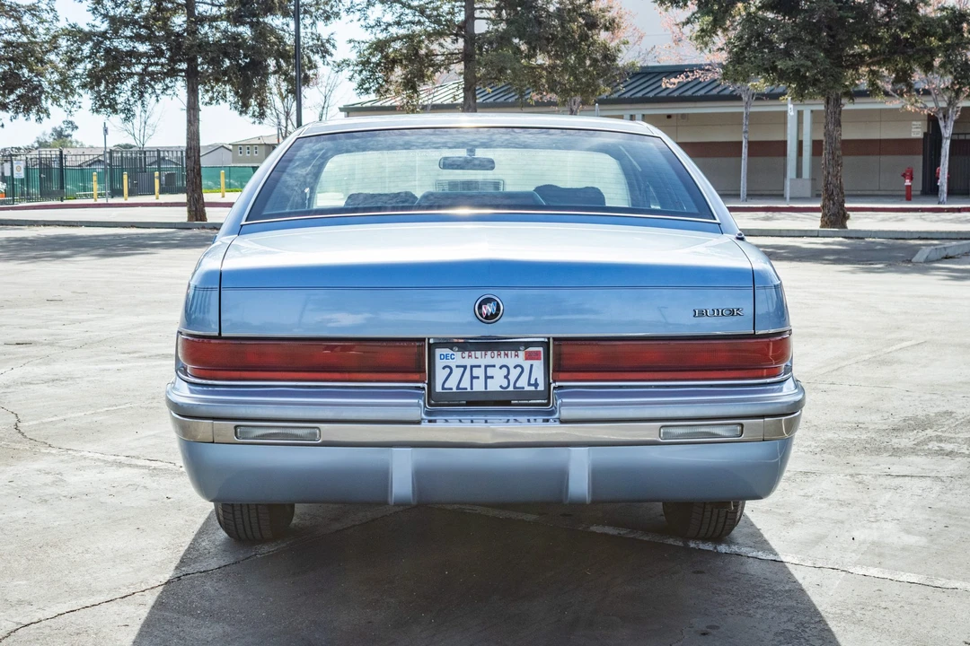 1992 Buick Roadmaster - Image 4 of 31