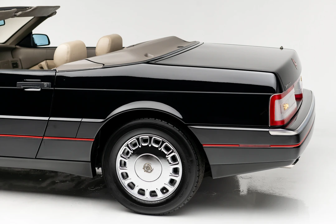 1993 Cadillac Allante - Image 23 of 31