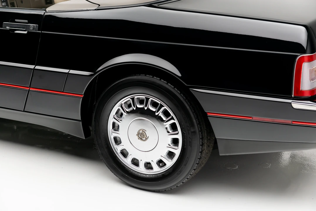 1993 Cadillac Allante - Image 24 of 31