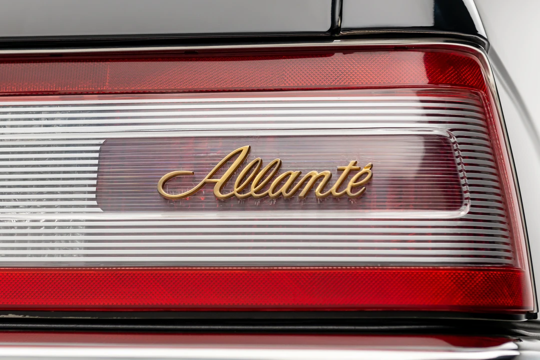 1993 Cadillac Allante - Image 30 of 31