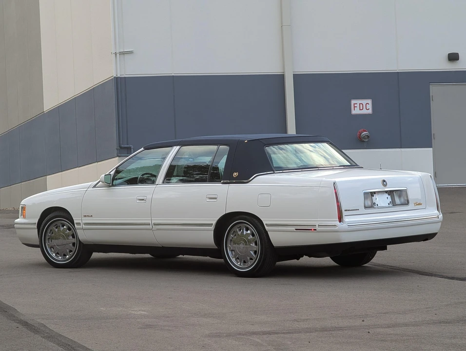 1999 Cadillac DeVille 8th Gen - Image 22 of 31