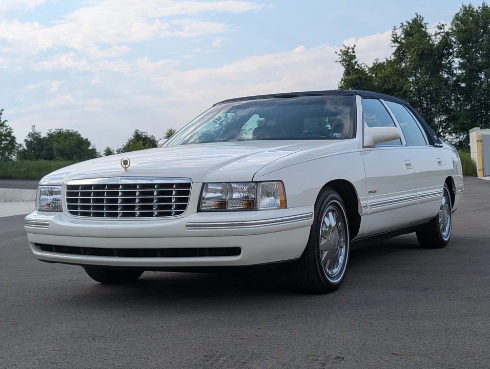 1999 Cadillac DeVille 8th Gen - Image 3 of 31