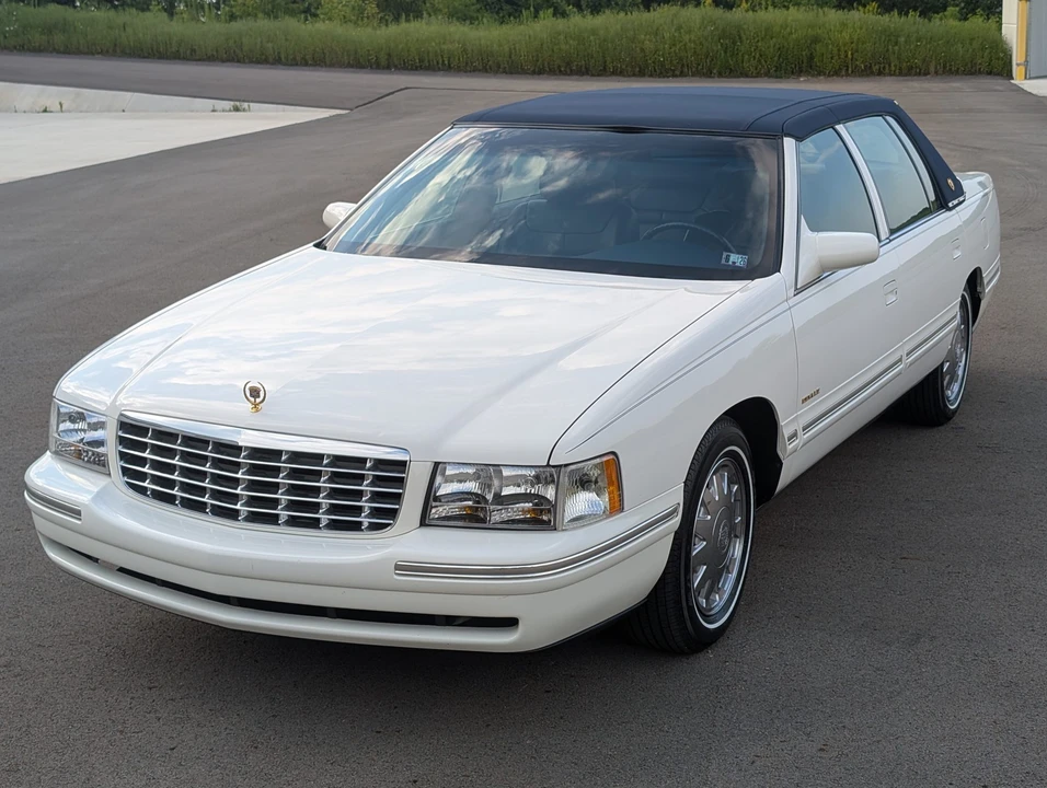 1999 Cadillac DeVille 8th Gen - Image 4 of 31