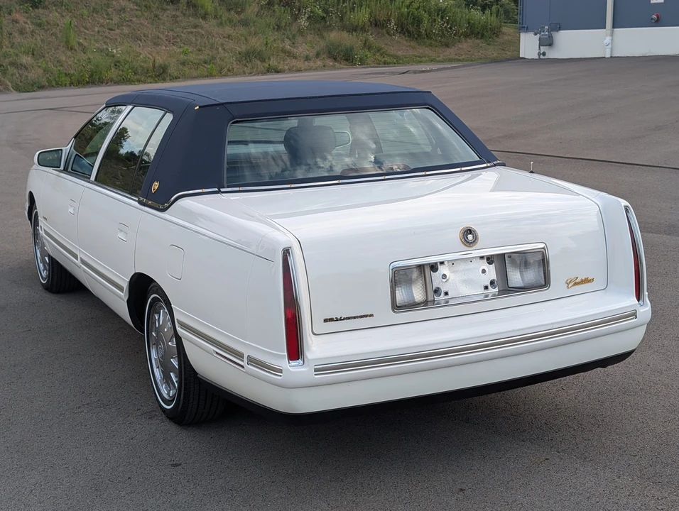 1999 Cadillac DeVille 8th Gen - Image 26 of 31