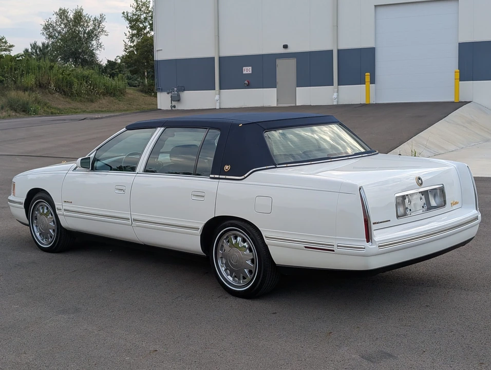 1999 Cadillac DeVille 8th Gen - Image 19 of 31