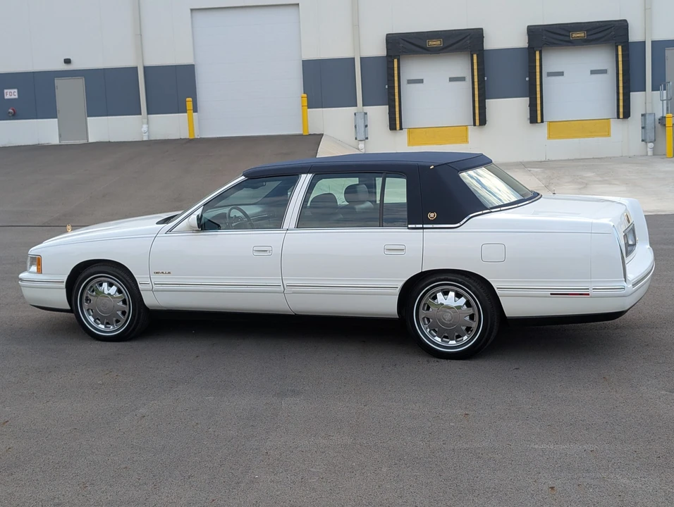 1999 Cadillac DeVille 8th Gen - Image 16 of 31