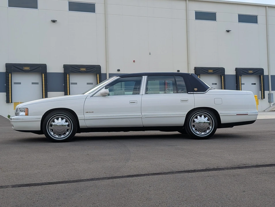 1999 Cadillac DeVille 8th Gen - Image 11 of 31