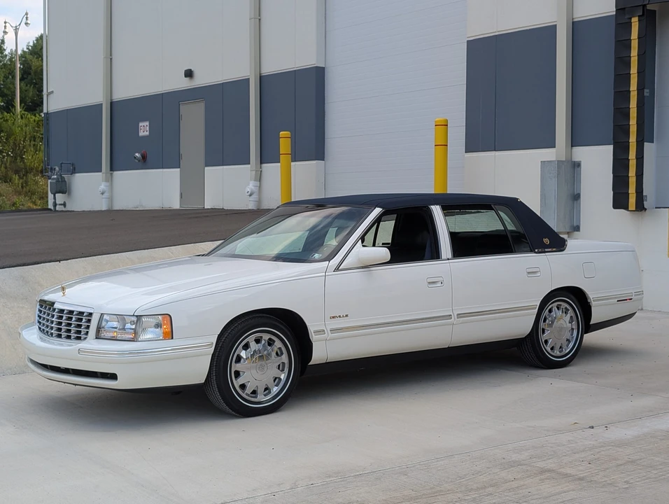 1999 Cadillac DeVille 8th Gen - Image 9 of 31