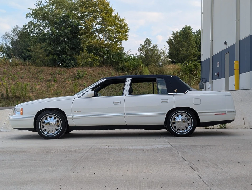 1999 Cadillac DeVille 8th Gen - Image 13 of 31