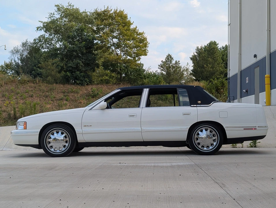 1999 Cadillac DeVille 8th Gen - Image 14 of 31