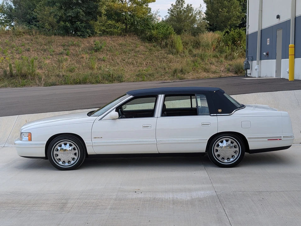 1999 Cadillac DeVille 8th Gen - Image 15 of 31