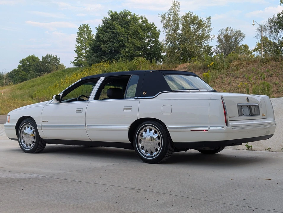 1999 Cadillac DeVille 8th Gen - Image 21 of 31