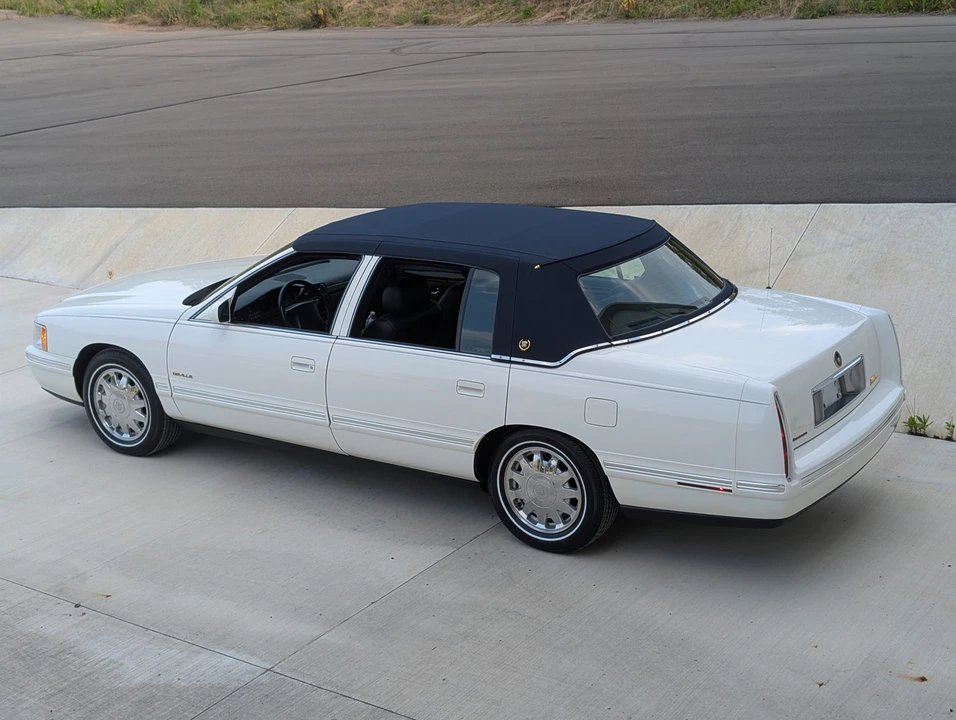1999 Cadillac DeVille 8th Gen - Image 18 of 31