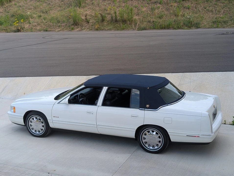1999 Cadillac DeVille 8th Gen - Image 17 of 31