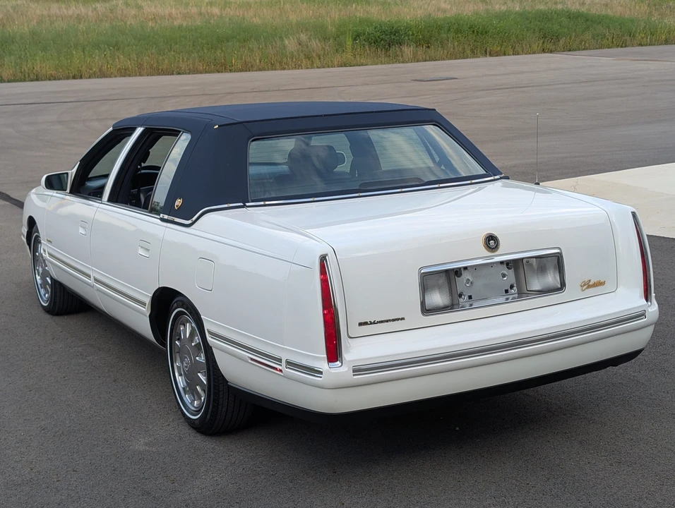 1999 Cadillac DeVille 8th Gen - Image 24 of 31