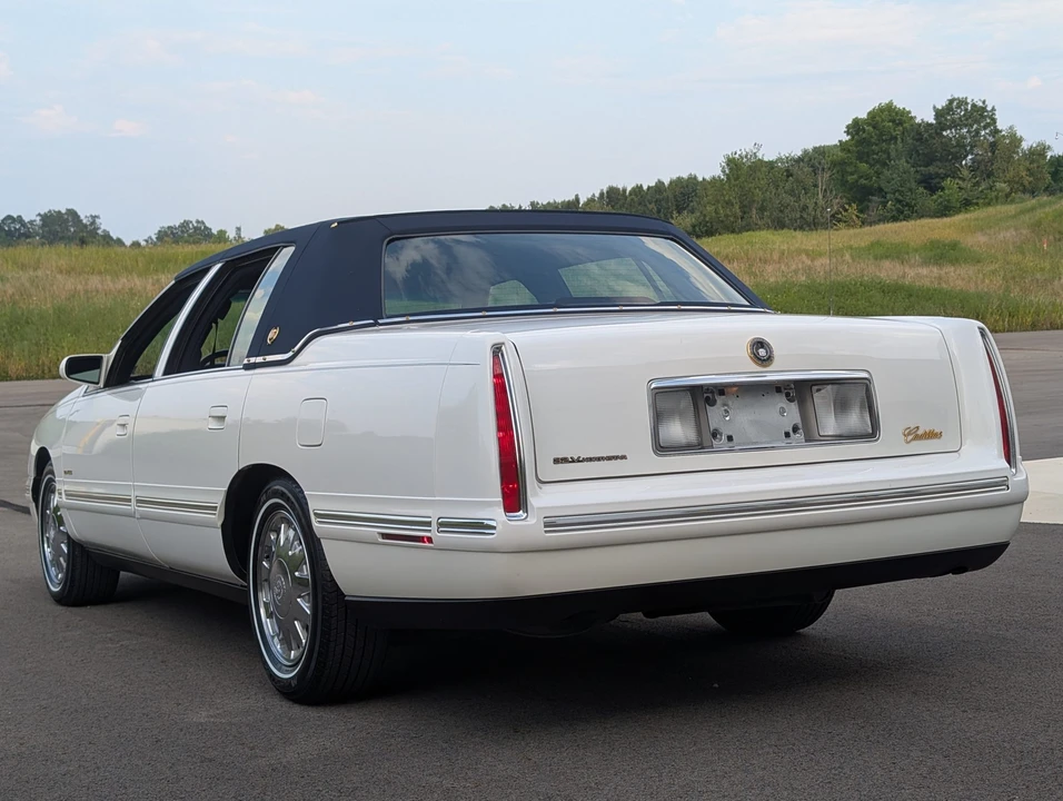 1999 Cadillac DeVille 8th Gen - Image 25 of 31