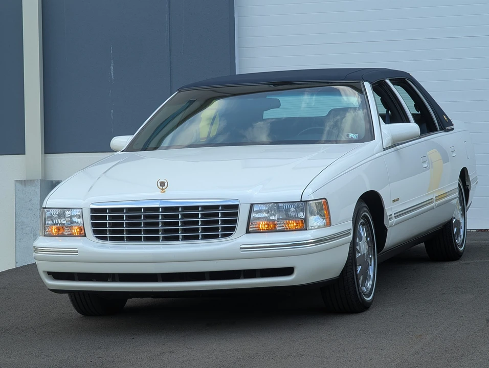 1999 Cadillac DeVille 8th Gen - Image 2 of 31