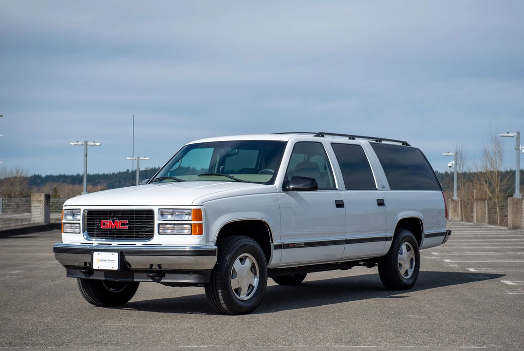 1999 GMC Suburban 8th Gen - Image 11 of 31