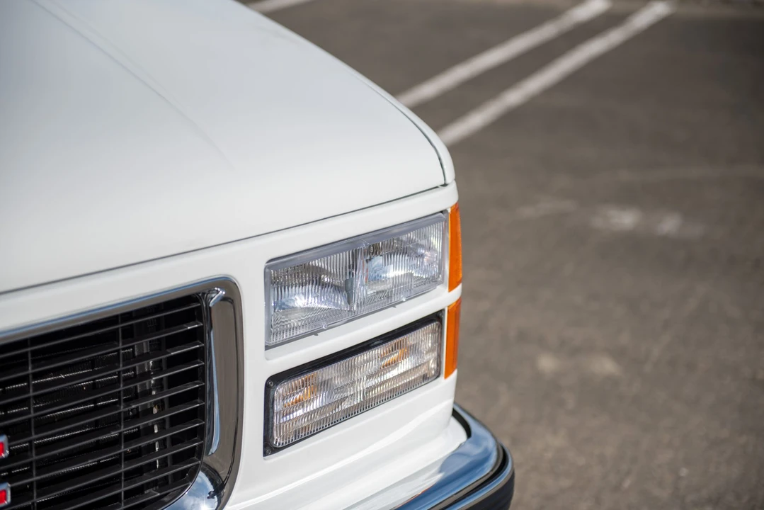 1999 GMC Suburban 8th Gen - Image 17 of 31