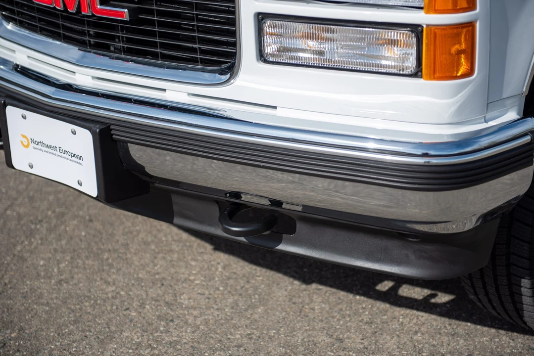 1999 GMC Suburban 8th Gen - Image 18 of 31