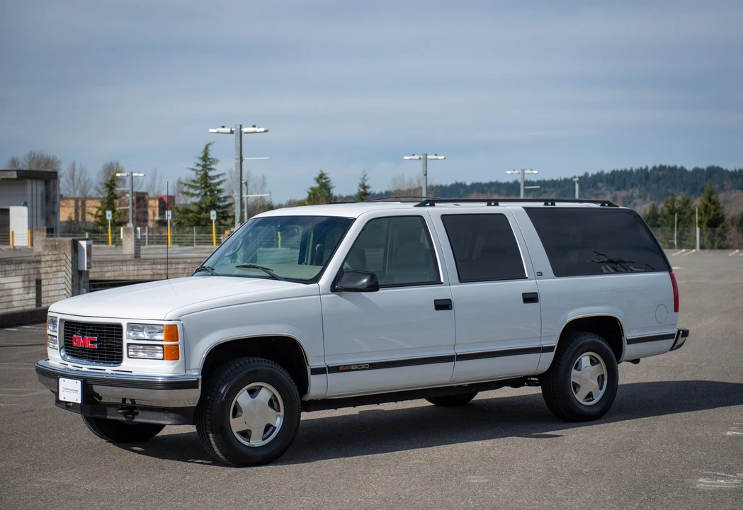 1999 GMC Suburban 8th Gen - Image 10 of 31