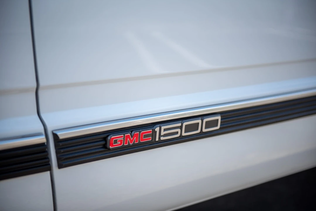 1999 GMC Suburban 8th Gen - Image 21 of 31