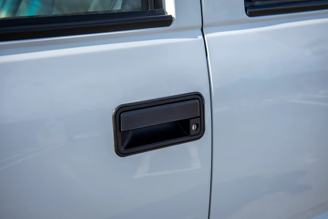 1999 GMC Suburban 8th Gen - Image 23 of 31