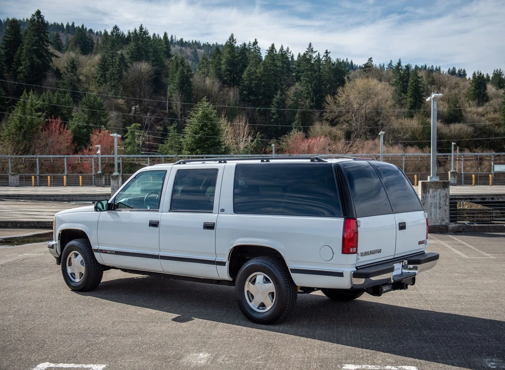1999 GMC Suburban 8th Gen - Image 8 of 31