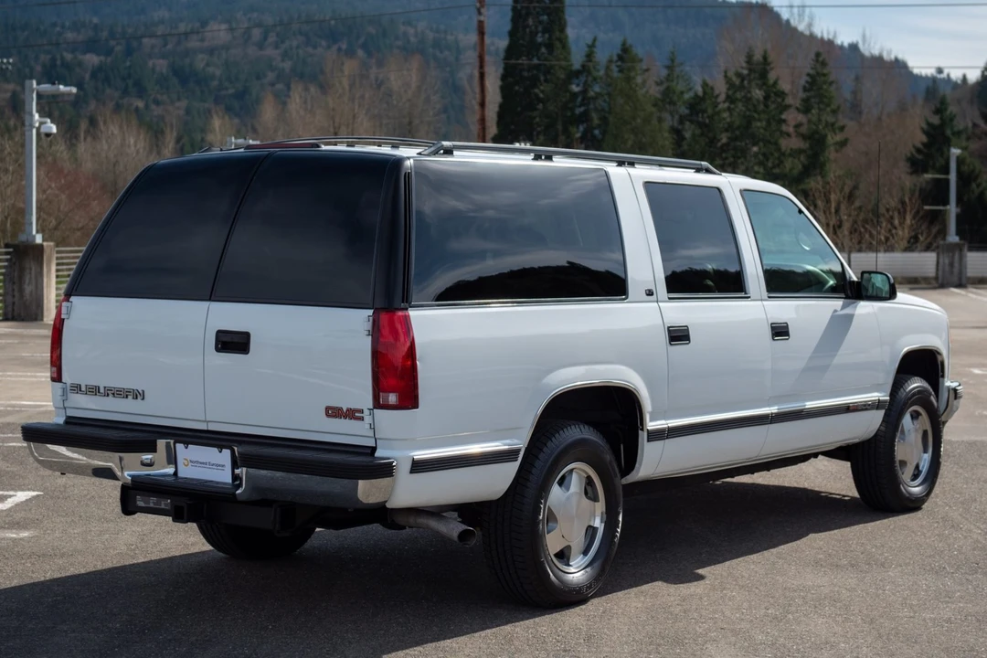 1999 GMC Suburban 8th Gen - Image 5 of 31