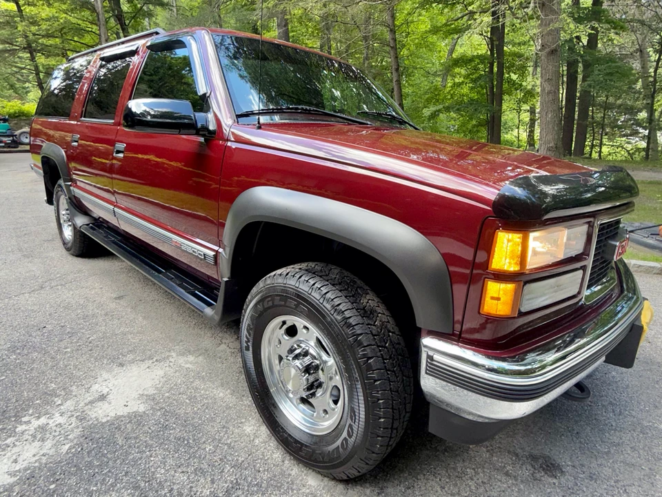1999 GMC Suburban 8th Gen - Image 3 of 31
