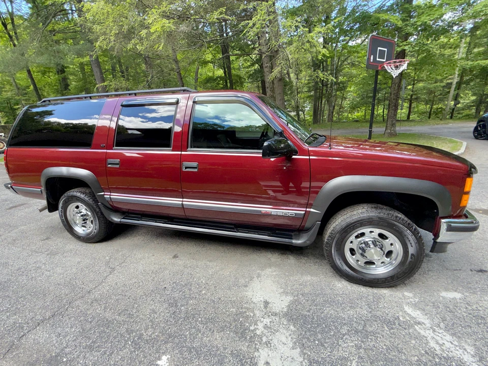 1999 GMC Suburban 8th Gen - Image 28 of 31