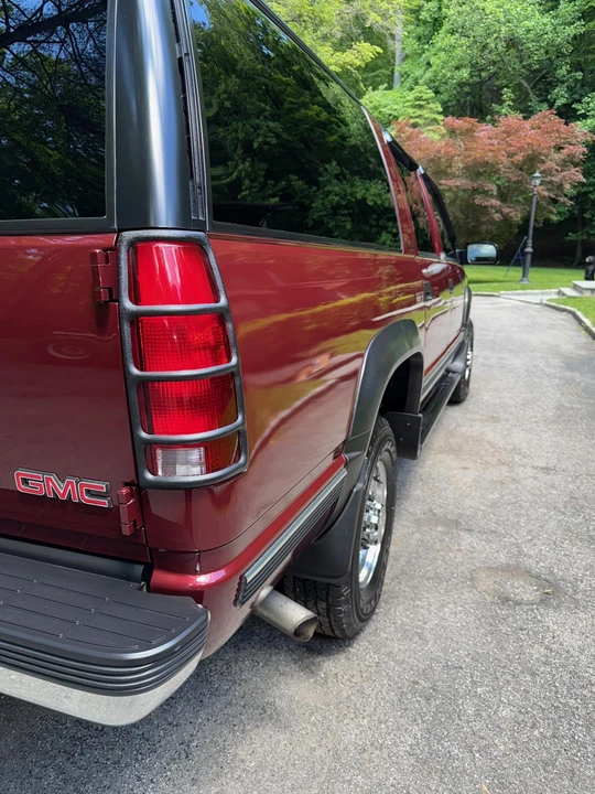 1999 GMC Suburban 8th Gen - Image 30 of 31