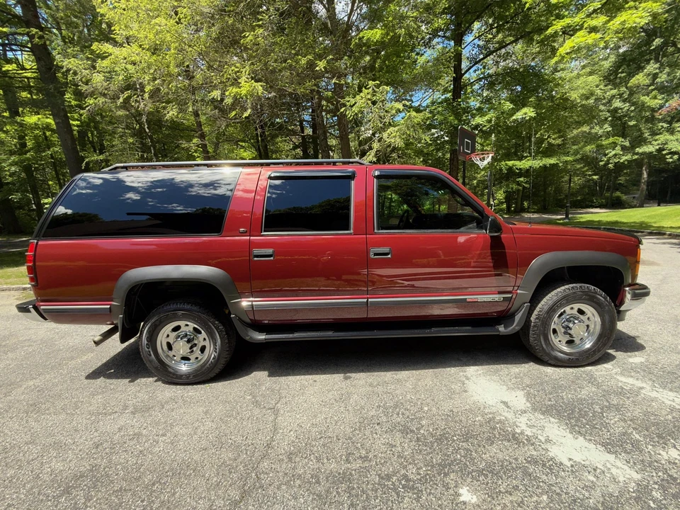 1999 GMC Suburban 8th Gen - Image 25 of 31