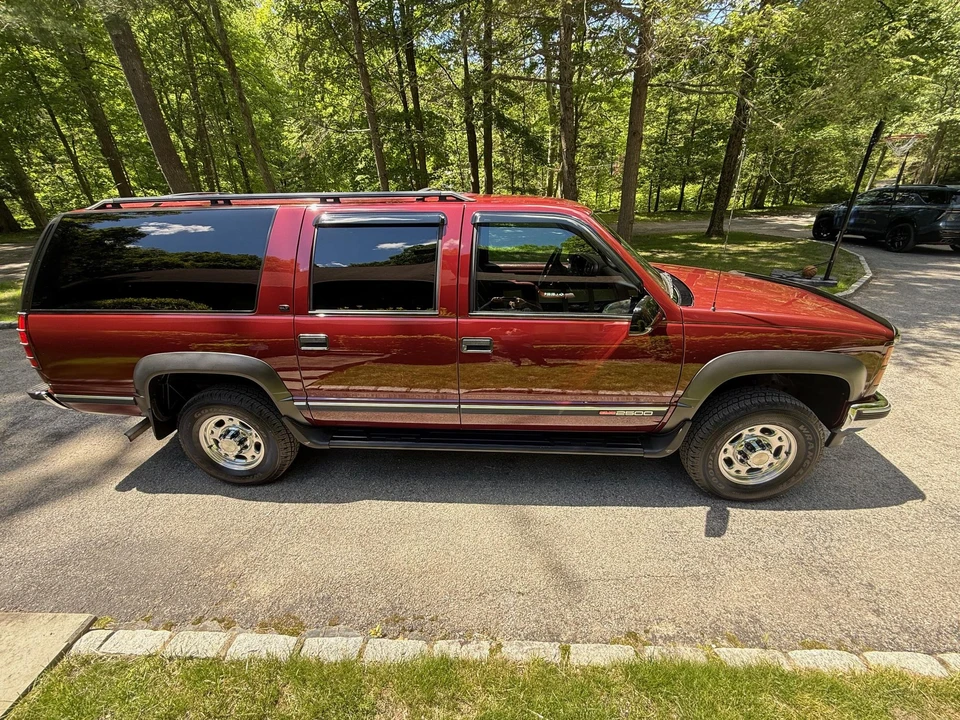 1999 GMC Suburban 8th Gen - Image 26 of 31