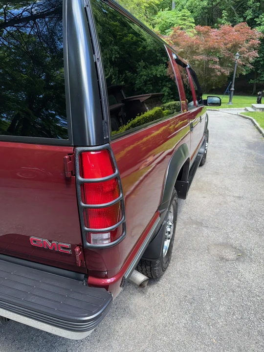 1999 GMC Suburban 8th Gen - Image 31 of 31