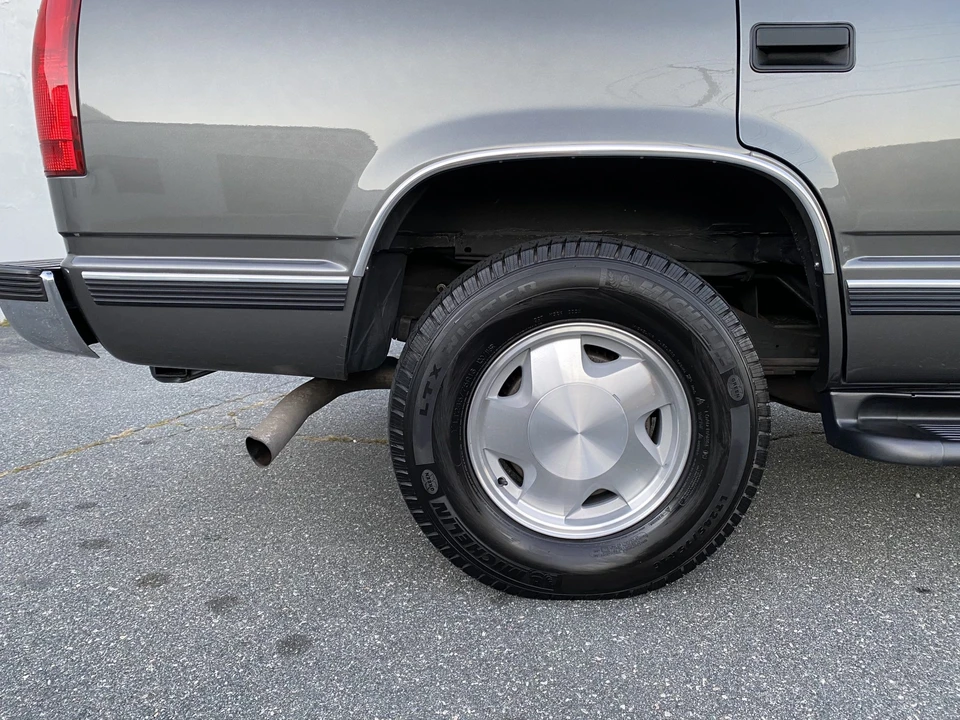 1999 GMC Yukon 1st Gen - Image 28 of 31