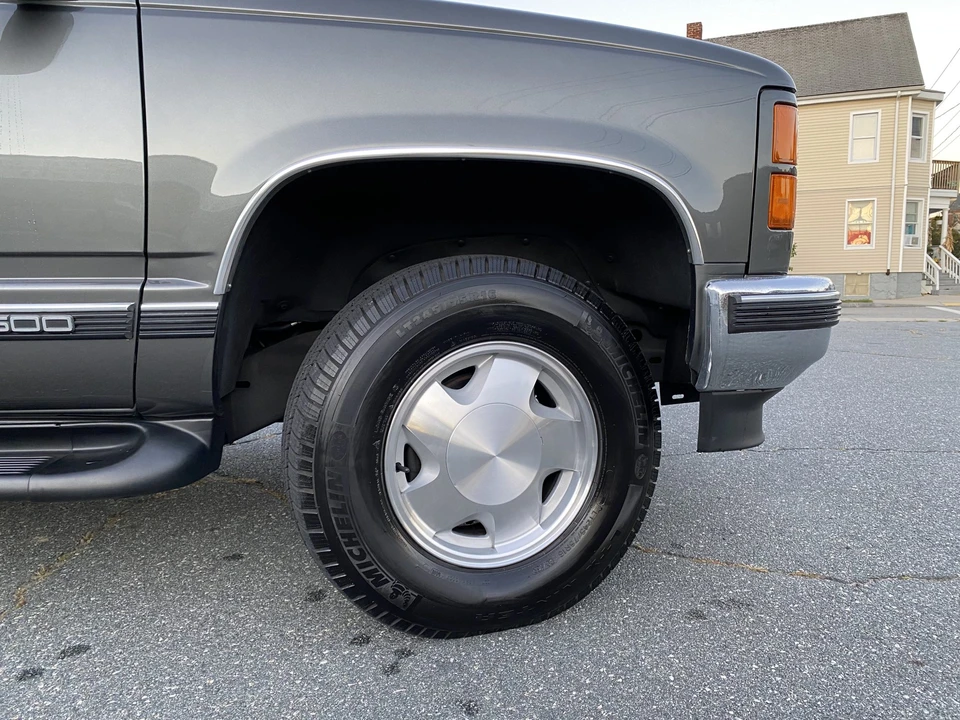 1999 GMC Yukon 1st Gen - Image 27 of 31