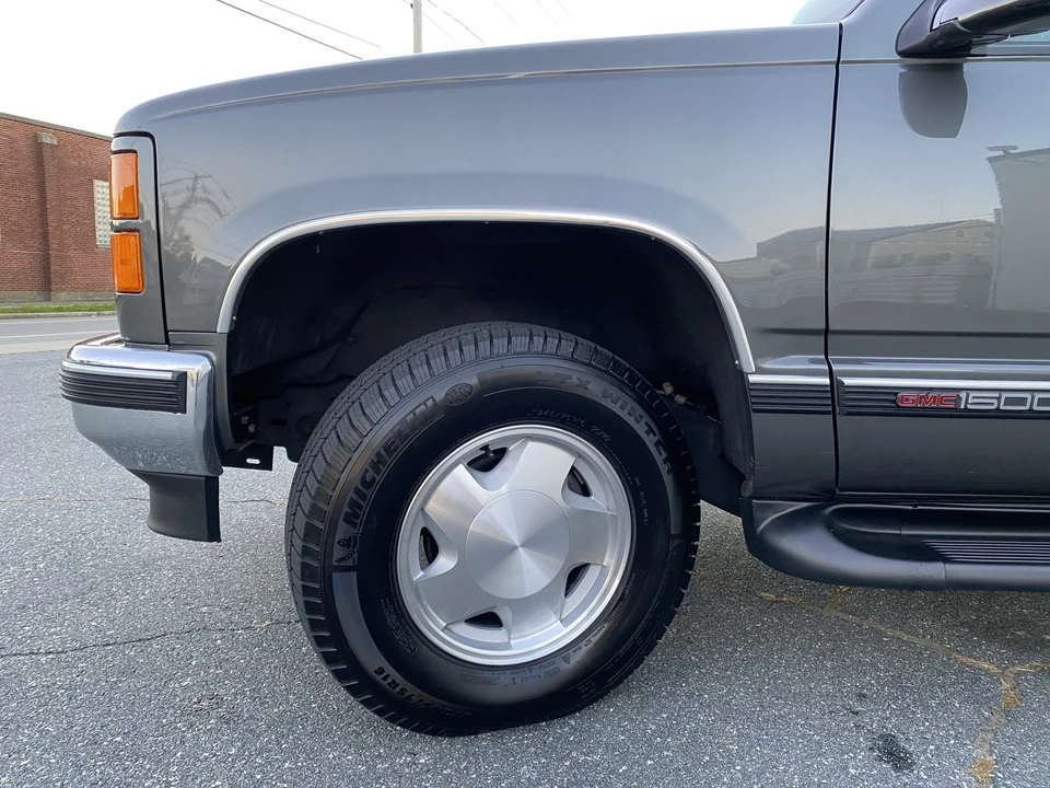 1999 GMC Yukon 1st Gen - Image 26 of 31