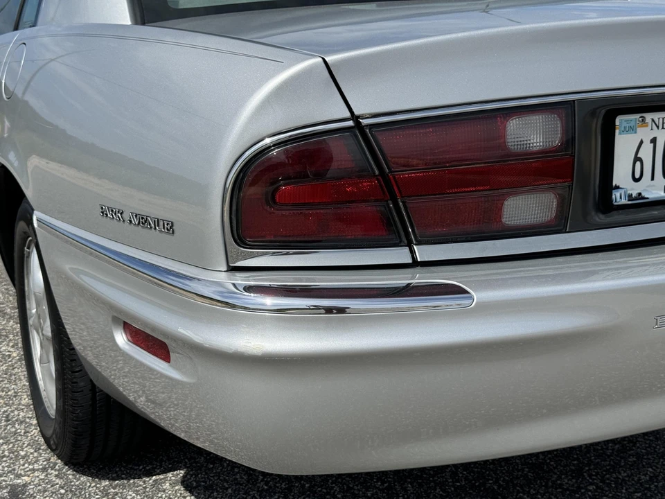 2000 Buick Park Avenue - Image 28 of 31